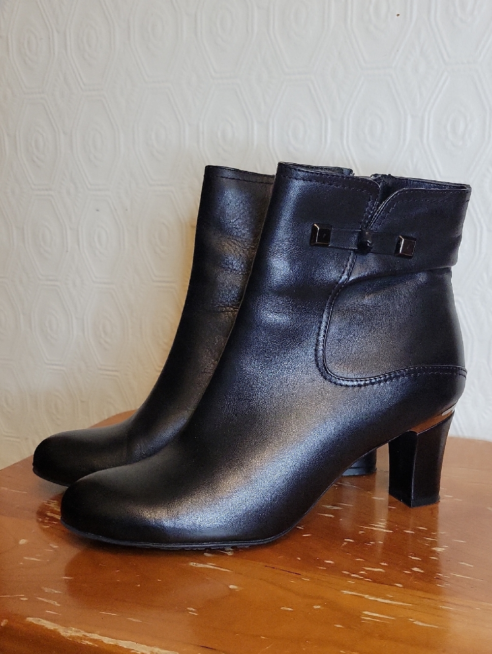 Blondo Black Leather Ankle Booties with Low Block Heel Size 8